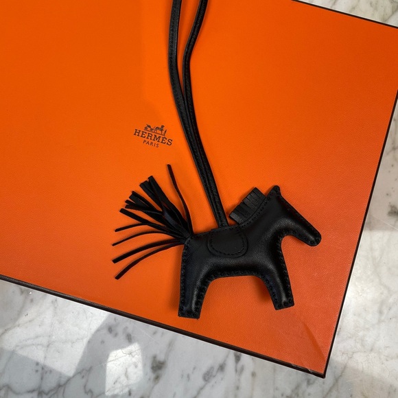 SOLD🖤Hermès Lambskin So Black Noir Rodeo Horse Charm MM - Picture 2 of 10